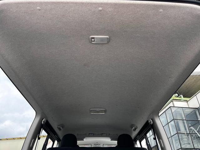 2016 Toyota Hiace photo 37