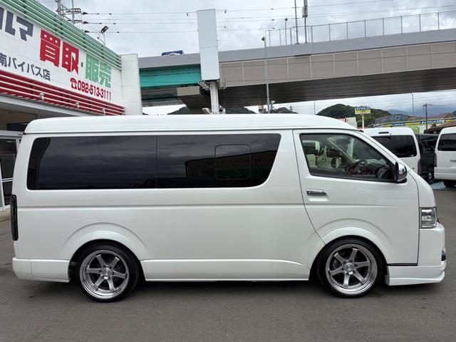 2017 Toyota Hiace photo 3