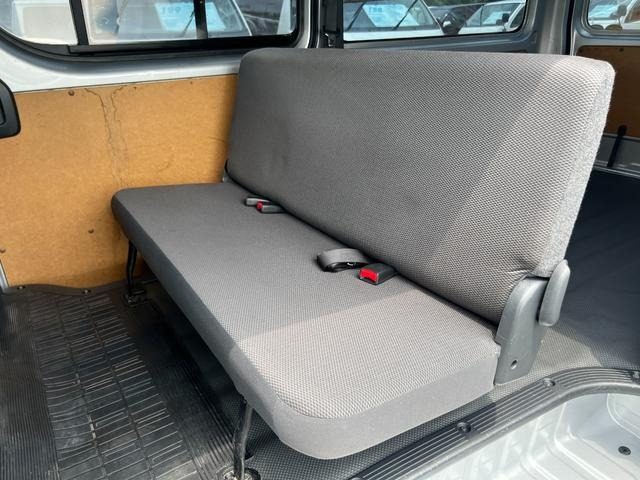 2011 Toyota Hiace photo 30