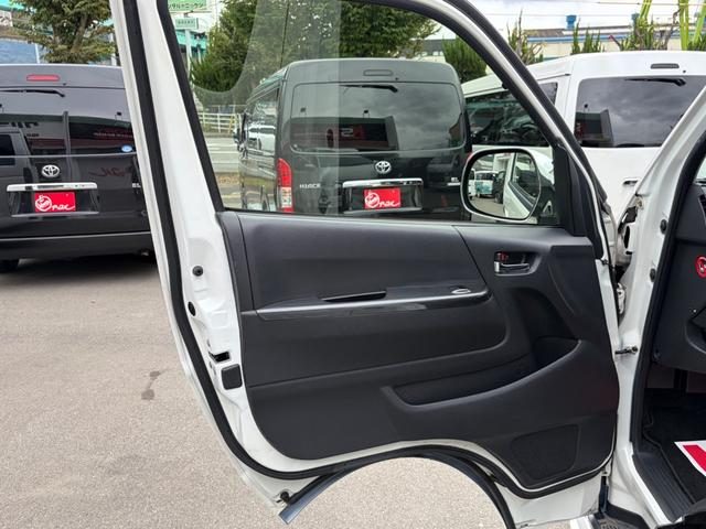2017 Toyota Hiace photo 51