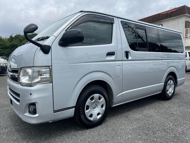 2011 Toyota Hiace photo 3