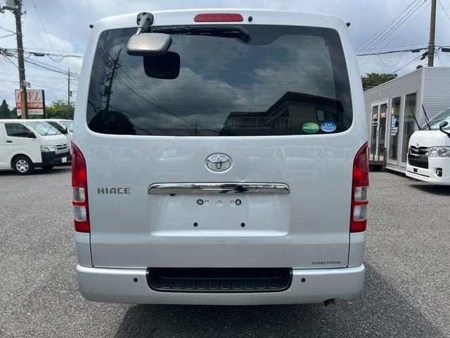 2011 Toyota Hiace photo 33