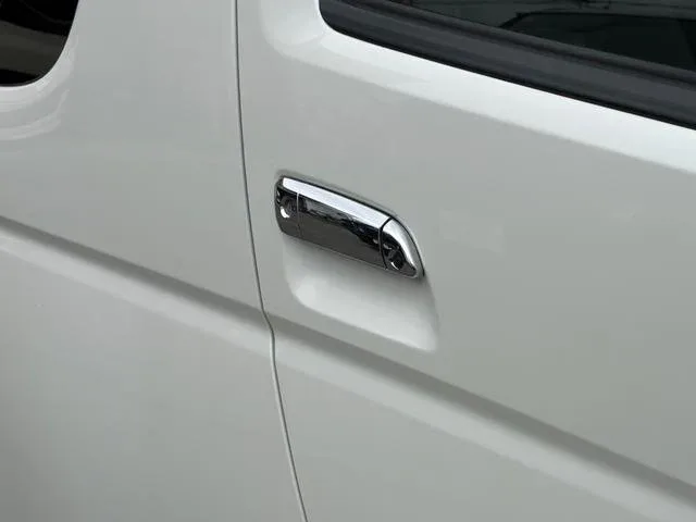 2017 Toyota Hiace photo 19
