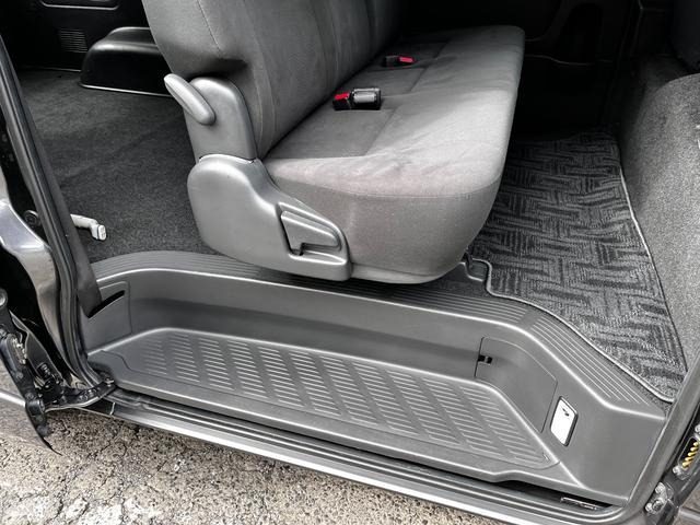 2016 Toyota Hiace photo 35