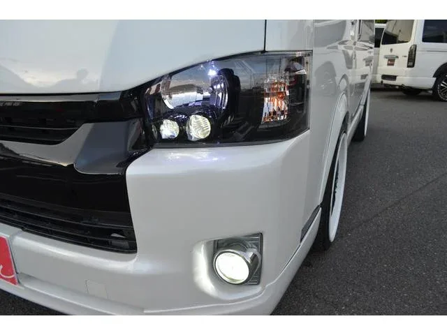 2017 Toyota Hiace photo 30