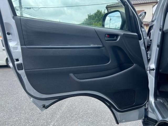 2011 Toyota Hiace photo 20