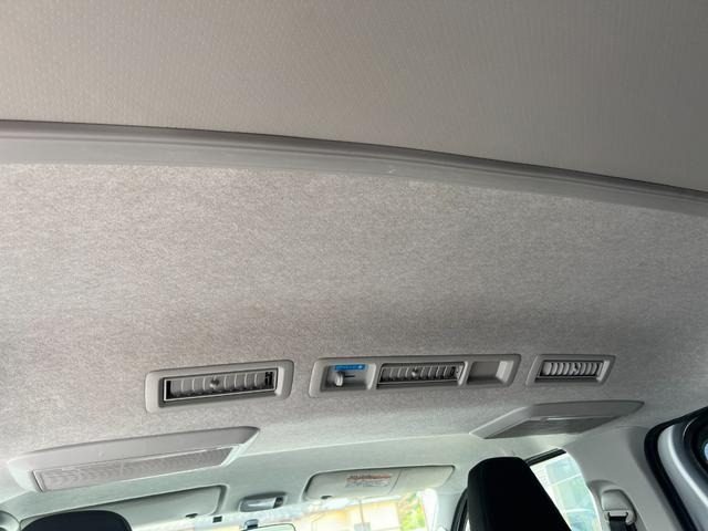 2011 Toyota Hiace photo 34