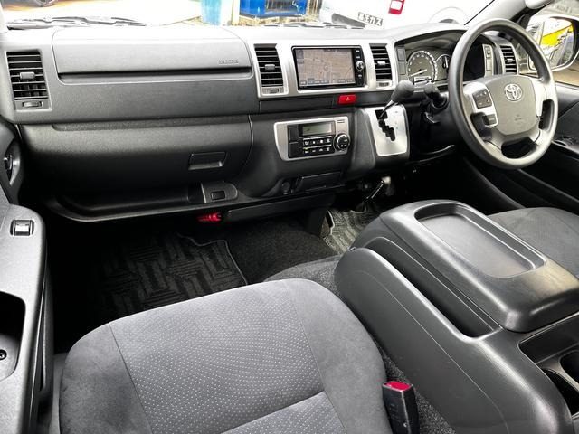 2016 Toyota Hiace photo 3
