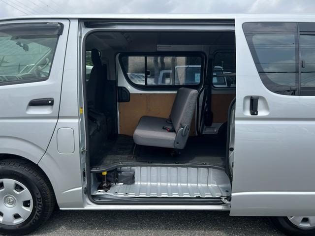2011 Toyota Hiace photo 26