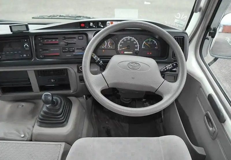 2015 Toyota Coaster photo 20