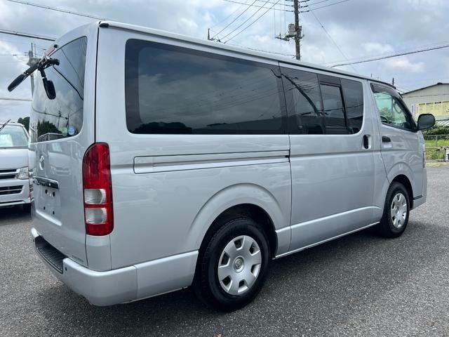 2011 Toyota Hiace photo 4