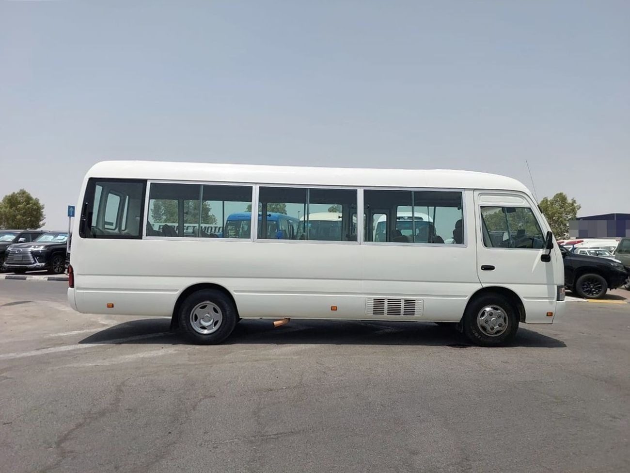 2000 Toyota Coaster photo 4