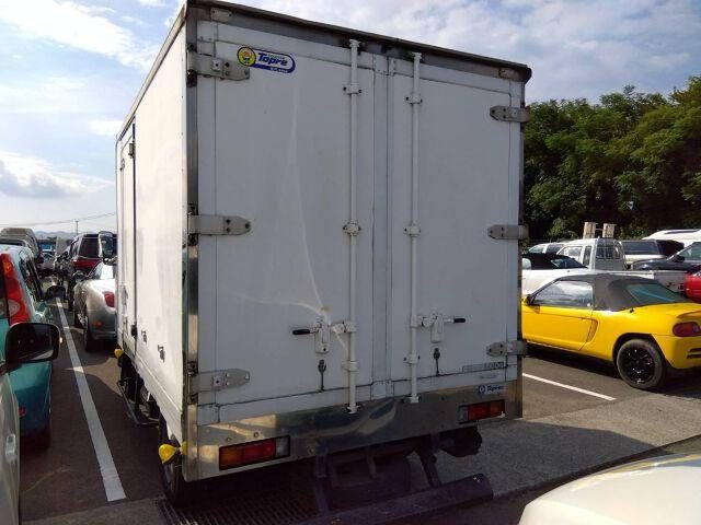 2001 Mitsubishi Fuso Canter photo 2