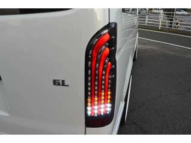 2017 Toyota Hiace photo 16
