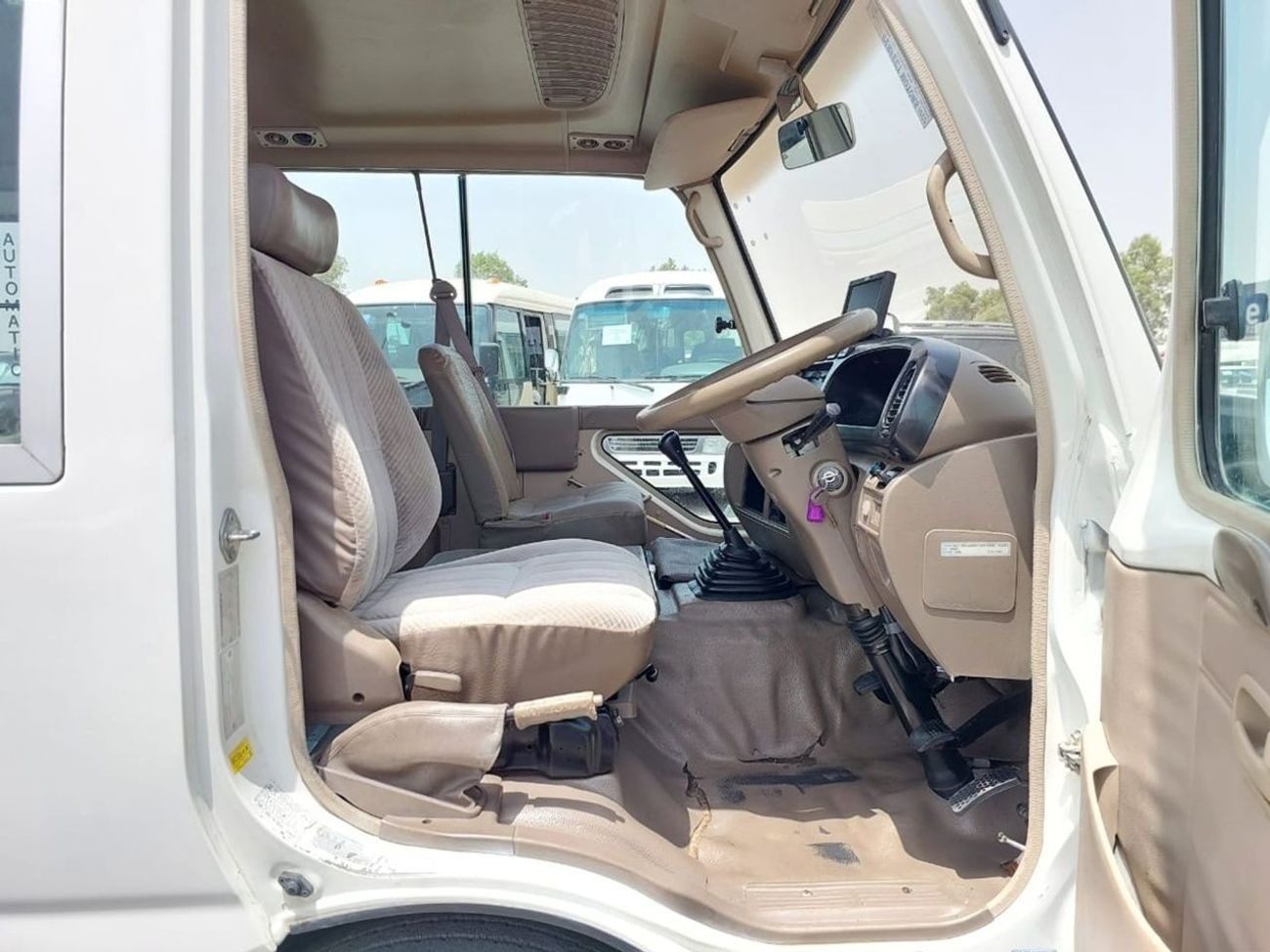 2000 Toyota Coaster photo 9
