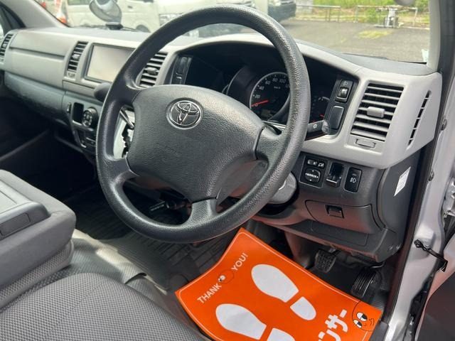 2011 Toyota Hiace photo 13