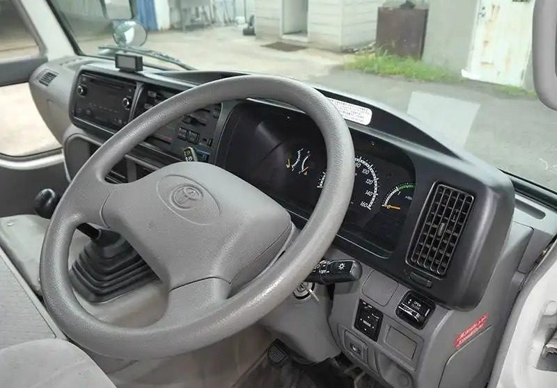 2015 Toyota Coaster photo 5