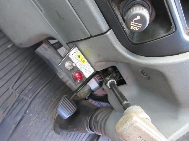 2000 Mitsubishi Fuso Canter photo 28