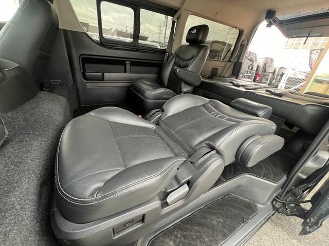 2017 Toyota Hiace photo 19