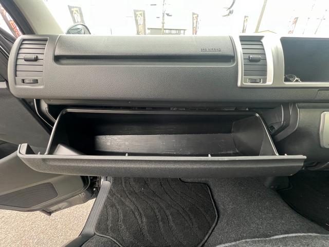 2017 Toyota Hiace photo 46