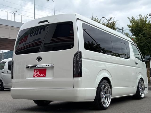 2017 Toyota Hiace photo 2