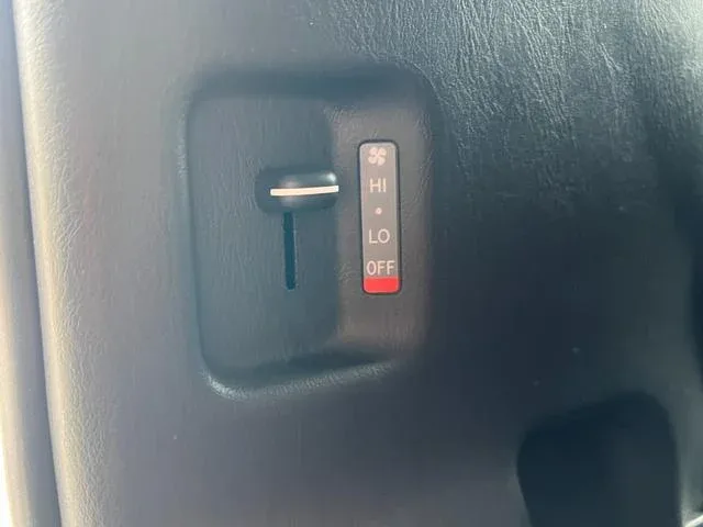 2017 Toyota Hiace photo 12