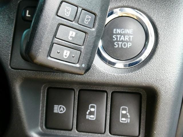 2023 Toyota Hiace photo 38