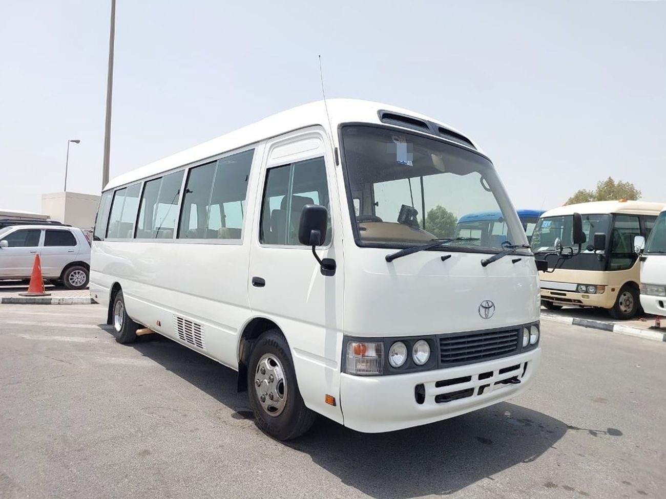 2000 Toyota Coaster photo 2